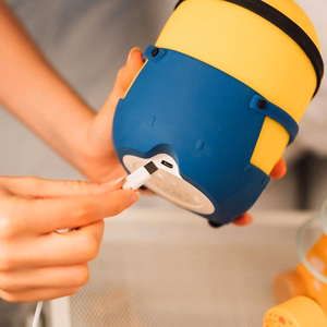 Minions Bobin pehmeä silikoninen LED-yövalo lapsille, 15 cm