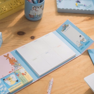 Moomins A4 -viikkosuunnittelija muistilapuilla