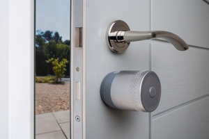 Yale Linus Smart Lock L2 Lite - smart door lock Silver