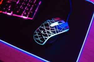 ART langallinen näppäimistö USB A QWERTY valolla + langallinen hiiri USB A valolla AK-50 musta