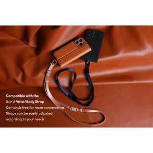 Moshi Overture MagSafe suojakuori iPhone 16 Pro -laitteelle, irrotettavalla vegaaninahkaisella lompakolla, Caramel Brown -värinen