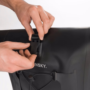 Vedenpitävä pyörän tavaratelinelaukku Wozinsky WBB24BK, 25 l, musta