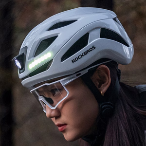 Rockbros ZK-077 pyöräilykypärä integroidulla monisuuntaisella valaistuksella 57-61 cm - valkoinen