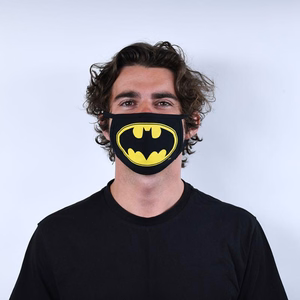 Batman-suojamaski kolmikerrossuodattimella