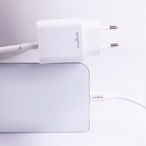 Maxlife MXTC-06-20AC PD QC charger 1x USB-C 1x USB 20W white + USB-C - Lightning cable 20W