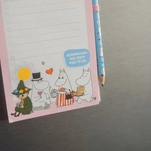 Moomins magneettinen ostoslistalehtiö jääkaappiin lyijykynällä, 10 × 21 cm