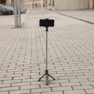 Maxlife MXST-100 Bluetooth-selfietikku ja jalusta, musta