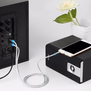 Vention 3,5 mm pistoke – 2xRCA pistoke äänikaapeli 2 m, musta metalli