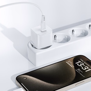 Acefast A73 Mini PD 20W GaN seinälaturi + USB-C kaapeli - valkoinen