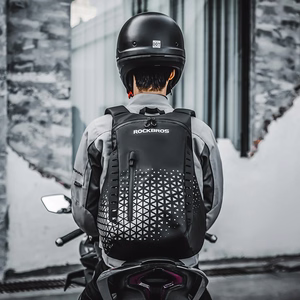 Rockbros H36 reppu kypäräpidikkeellä 14.5L - musta