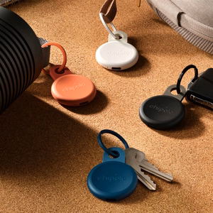 Chipolo LOOP – ladattava Bluetooth-paikannin silikonilenkillä iOS & Android, 4col_Charcoal_Chalk_Navy_Coral