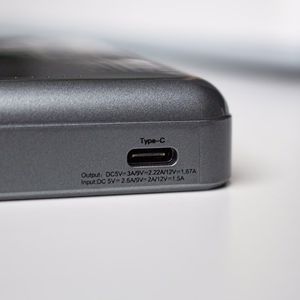 Dudao TGK1 tehopankki MagSafe langattomalla laturilla 20W 10000mAh musta (TGK1-musta)