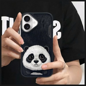 NIMMY Suojakuori BIG EYED PET 2.0 Panda iPhone 16:lle musta