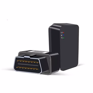 Auton GPS-seurantalaite OBD-pistorasiaan
