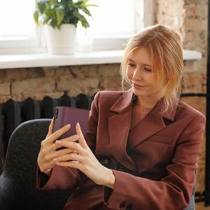Tech-Protect Lompakkokuori Samsung Galaxy A57 5G:lle - viininpunainen