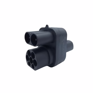 Sovitin Reach CCS2 Tesla NACS/AC+DC-liitäntään