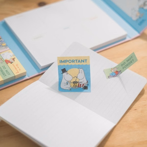 Moomins A4 -viikkosuunnittelija muistilapuilla