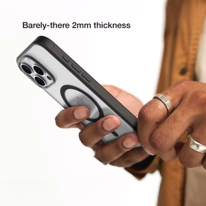 Incase Slim Case -suojakuori MagSafe-tuella iPhone 16 Pro Max -puhelimelle, läpikuultava musta