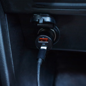 Maxlife MXCC-04 PD QC autolaturi 1x USB-C 1x USB 20W musta + USB-C - Lightning -kaapeli 27W