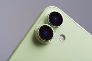 Kameralasi iPhone 13 Pro / 13 Pro Max:lle Forcell Premium alppivihreä