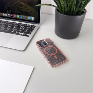 Glitter Suojakuori MagSafe iPhone 16 Pro:lle - vaaleanpunainen glitterillä