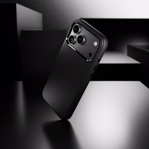 Puro Icon Mag Pro nestesilikoninen Suojakuori iPhone 17 Pro Max:lle, MagSafe -yhteensopiva, kamerasuojauksella ja alumiinipainikkeilla - musta