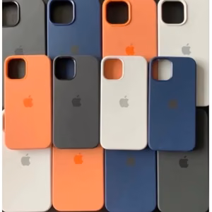 Puhelimen suojakuori Solid Silicone Apple iPhone 12 / Pro punainen paperipaketissa