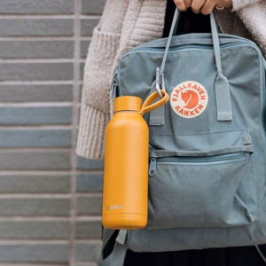 Quokka Solid With Strap -termospullo ruostumattomasta teräksestä, 510 ml, Mustard
