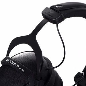 Beyerdynamic DT 770 PRO 32 Ω – closed-back studio headphones