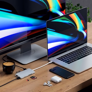 Satechi 7-in-1 USB-C keskitin sovitin hopeinen