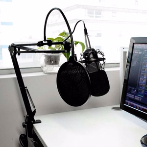 Mikrofoni tarvikepaketin kanssa – studio- ja suoratoistomikrofoni MT397S