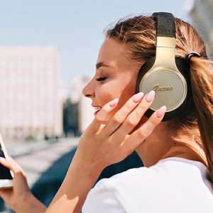 Guess Bluetooth On-Ear Kuulokkeet musta/musta 4G Script