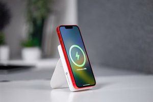 Ulkoinen akku yhteensopiva MagSafe:lle Forcell F-Energy MagStand F10K2 QC3.0 PD 5A 20W 10000 mAh valkoinen