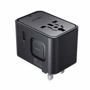 Acefast Z8 GaN 45W matka-sovitin 3x USB-C + 2x USB-A matka-verkkolaturi 2500W AC-pistorasialla - musta