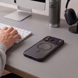 Tech-Protect MagCam MagSafe suojakuori malleille iPhone 18 Pro / 17 Pro, mattamusta ja punainen