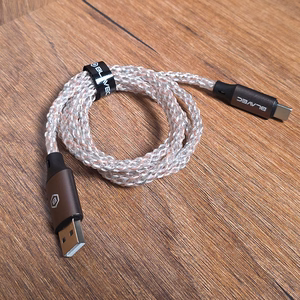Blavec Neon Kaapeli - USB Type C:lle - QC 3.0 60W 3A 1 metri Apple CarPlay/Android Auto (CNE-UC3L1) hohtava RGB