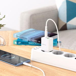 Borofone Seinälaturi BN7 - USB + Type C - QC 3.0 PD 20W Type C - Type C -kaapelilla valkoinen