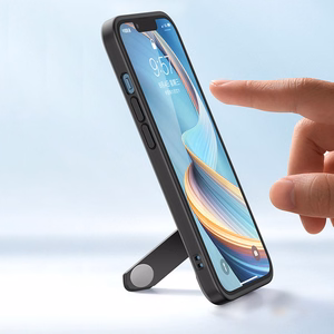 Ugreen Fusion Kickstand Suojakuori iPhone 13 Pro:lle - kova suoja geelireunuksella ja jalustalla, musta (90153)