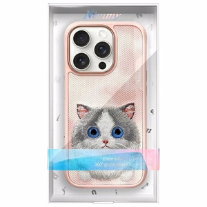NIMMY Suojakuori BIG EYED PET 2.0 Cat iPhone 16 Pro:lle - vaaleanpunainen