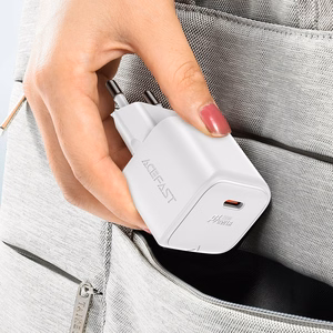 Acefast A73 Mini PD 20W GaN seinälaturi + USB-C kaapeli - valkoinen
