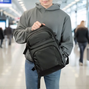 Wozinsky WPW-20L -matkareppu kannettavan tietokoneen taskulla 40x20x25 cm käsimatkatavarana - musta