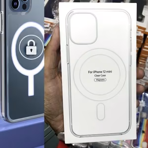 Puhelimen suojakuori Clear Case iPhone 16 Pro Max pakkauksessa
