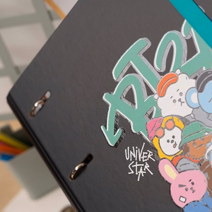 BT21 Street Mood A4 -kansio 4 renkaalla ja kuminauhalla