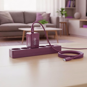 Viininpunainen 60 W:n Forcell F-Energy GaN III Crystal Color VT-60 -seinälaturi, 2 × USB-C, AVS/PPS ja 1 m:n 60 W:n silikoninen USB-C–USB-C-kaapeli
