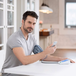 Medisana BU 584 Connect olkavarren verenpainemittari, valkoinen