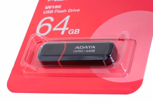 ADATA 64GB DashDrive UV150 USB-muistitikku USB Type-A 3.2 Gen 1 (3.1 Gen 1) musta
