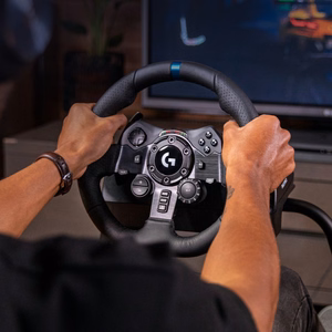 LOGI G923 Racing Wheel and Pedals PS4