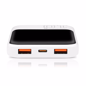 Varavirtalähde 10 000mAh, 2x USB, 1x USB-C 22,5W, QC4+, LCD-näyttö, valkoinen
