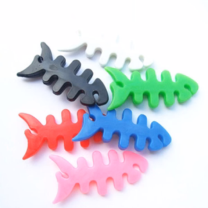 Fish-shaped headphone cable wrap - black