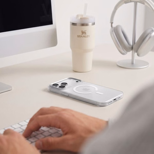 Tech-Protect MagZero MagSafe suojakuori mallille iPhone 17 Pro Max / 18 Pro Max – mattavalkoinen